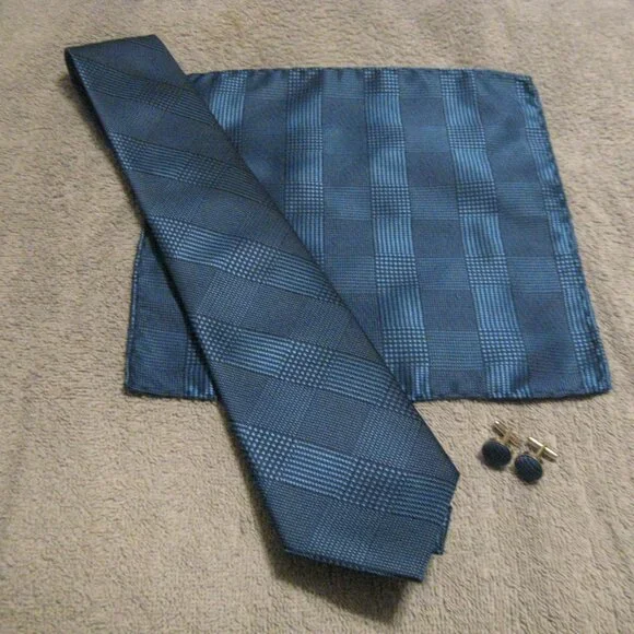 "Twenty Dollar Tie" Extra-Long Men's Tie with Pocket Square and Cuff Links - Picture 7 of 10